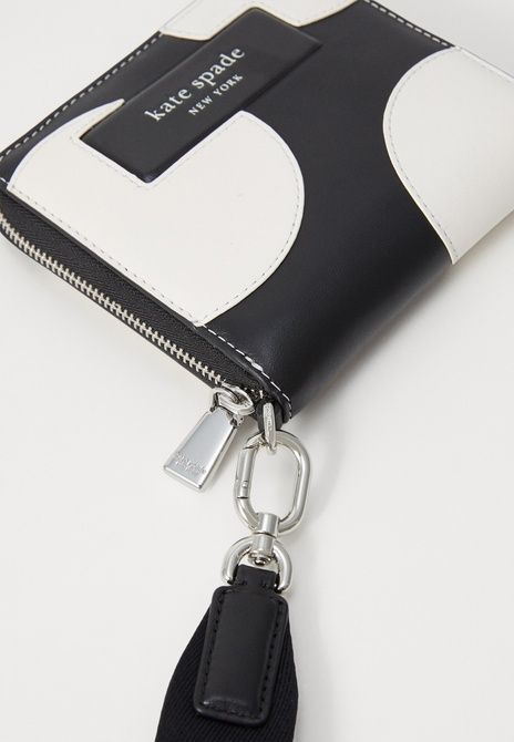 Kate Spade New York Label Dot Applique Small Compact Wristlet Wallet Black BLACK KJ888-BLC &mdash; фото 5 из 6