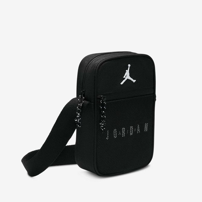 Jordan Blacktop Festival Bag (1.4L) BLACK MA9190-023 &mdash; фото 2 из 6