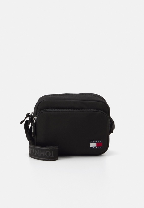 DAILY CROSSOVER UNISEX - Crossbody Bag BLACK TOMMY HILFIGER — Фото, Картинка BAG❤BAG Придбати оригінал Україна, Київ, Житомир, Львів, Одеса ❤bag-bag.com.ua