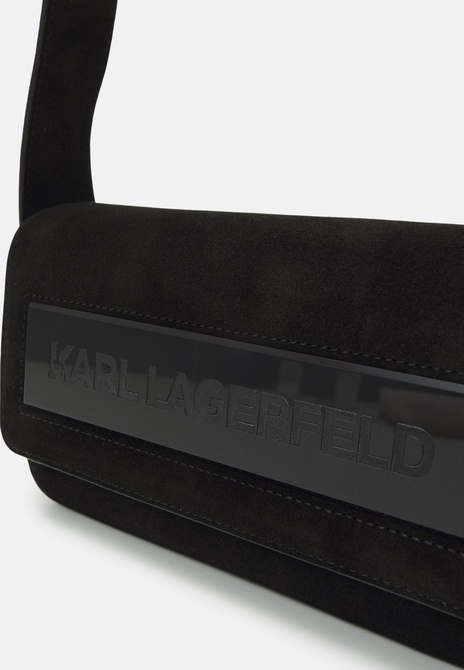 ESSENTIAL FLAP - Handbag BLACK KARL LAGERFELD — Фото, Картинка BAG❤BAG Купить оригинал Украина, Киев, Житомир, Львов, Одесса ❤bag-bag.com.ua