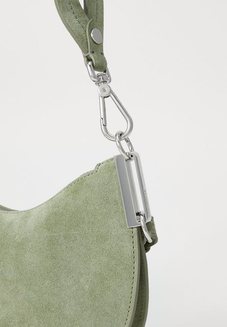 Coccinelle Sunup Cross Body Bag Greenery Greenery E1 QKG 13 03 01 G77 TU &mdash; фото 4 з 5