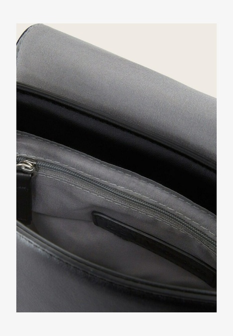 SASKIA FLAP M - Crossbody Bag BLACK TOM TAILOR — Фото, Картинка BAG❤BAG Купить оригинал Украина, Киев, Житомир, Львов, Одесса ❤bag-bag.com.ua