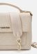 MUST FLAP TOP Bag - Handbag Sand mono Calvin Klein — 4/5 Фото, Картинка BAG❤BAG Купить оригинал Украина, Киев, Житомир, Львов, Одесса ❤bag-bag.com.ua