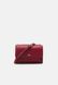 BRYANT CHAIN FLAP - Crossbody Bag Scarlet DKNY — 1/4 Фото, Картинка BAG❤BAG Купить оригинал Украина, Киев, Житомир, Львов, Одесса ❤bag-bag.com.ua