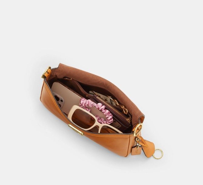 COACH Etta Small Flap Shoulder Bag GOLD BROWN CCV63 &mdash; фото 5 из 10