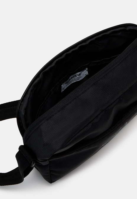 SMALL AIRLINER UNISEX - Crossbody Bag BLACK Adidas — Фото, Картинка BAG❤BAG Купить оригинал Украина, Киев, Житомир, Львов, Одесса ❤bag-bag.com.ua