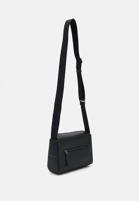 VERTICAL LINES MESSENGER UNISEX - Crossbody Bag BLACK Calvin Klein — Фото, Картинка BAG❤BAG Придбати оригінал Україна, Київ, Житомир, Львів, Одеса ❤bag-bag.com.ua