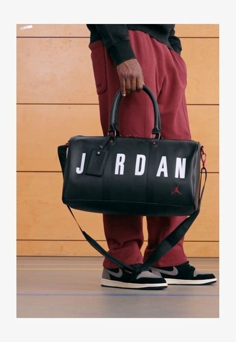 Jordan Jumpman Duffle Unisex Sports Bag Black/White BLACK / WHITE 9A0165-F66 &mdash; фото 2 из 8