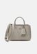 JENA - Handbag TAUPE GUESS — 2/5 Фото, Картинка BAG❤BAG Придбати оригінал Україна, Київ, Житомир, Львів, Одеса ❤bag-bag.com.ua