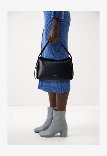 GRACIE SHOULDER Bag - Handbag BLACK Calvin Klein — Фото, Картинка BAG❤BAG Купить оригинал Украина, Киев, Житомир, Львов, Одесса ❤bag-bag.com.ua