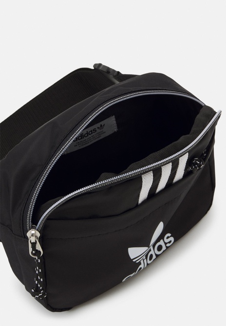 AC WAIST - Belt Bag BLACK / WHITE Adidas — Фото, Картинка BAG❤BAG Купить оригинал Украина, Киев, Житомир, Львов, Одесса ❤bag-bag.com.ua