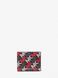 Harrison Graphic Logo Billfold Wallet With Passcase BLACK / CRIMSON MICHAEL KORS — 2/4 Фото, Картинка BAG❤BAG Купить оригинал Украина, Киев, Житомир, Львов, Одесса ❤bag-bag.com.ua