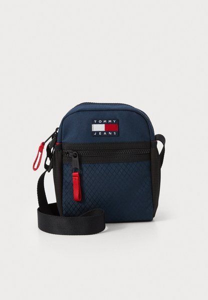 TOMMY HILFIGER Archive Reporter Crossbody Bag Dark Night Navy Dark night navy AM0AM13397 &mdash; фото 1 из 4