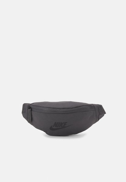 UNISEX - Belt Bag Medium ash / Black Nike — Фото, Картинка BAG❤BAG Купить оригинал Украина, Киев, Житомир, Львов, Одесса ❤bag-bag.com.ua