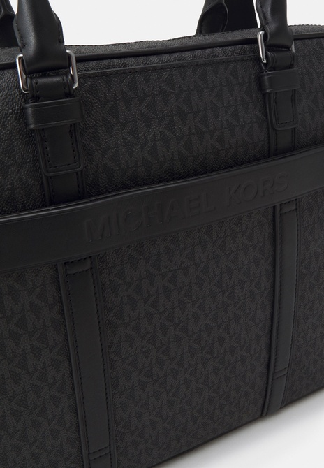 COMMUTER UNISEX - Briefcase BLACK MICHAEL KORS — Фото, Картинка BAG❤BAG Придбати оригінал Україна, Київ, Житомир, Львів, Одеса ❤bag-bag.com.ua