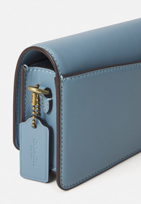 COACH Refined Essential Long Wallet On Chain Crossbody Bag Blue BLUE CW586-B4/BLUEBELL &mdash; фото 4 з 5