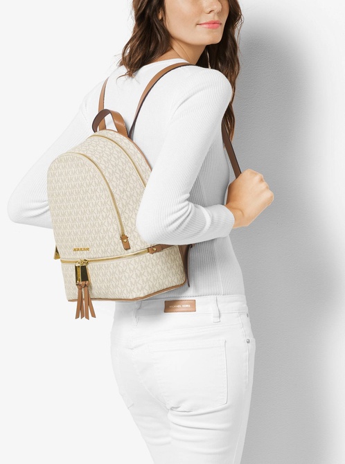 Rhea Medium Logo Backpack VANILLA MICHAEL KORS — Фото, Картинка BAG❤BAG Придбати оригінал Україна, Київ, Житомир, Львів, Одеса ❤bag-bag.com.ua