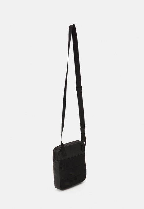 MONOGRAM SOFT REPORTER UNISEX - Crossbody Bag BLACK Calvin Klein — Фото, Картинка BAG❤BAG Купить оригинал Украина, Киев, Житомир, Львов, Одесса ❤bag-bag.com.ua