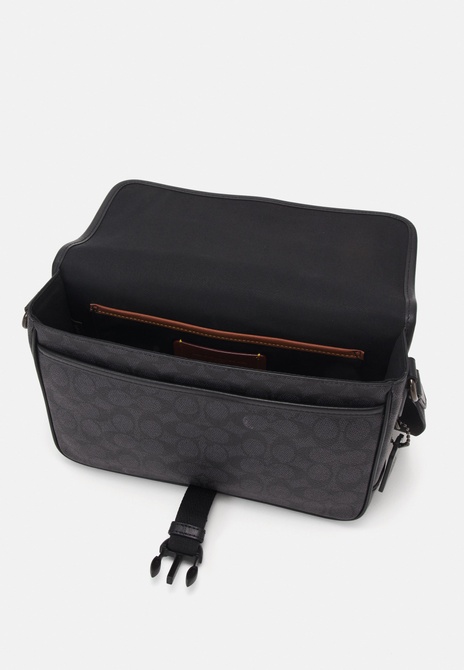 LEAGUE MESSENGER Bag IN SIGNATURE - Crossbody Bag Charcoal signature COACH — Фото, Картинка BAG❤BAG Купить оригинал Украина, Киев, Житомир, Львов, Одесса ❤bag-bag.com.ua