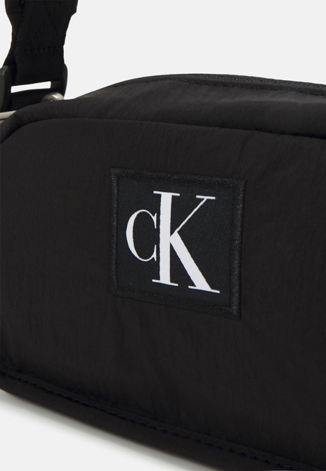 CITY CAMERA Bag - Crossbody Bag BLACK Calvin Klein — Фото, Картинка BAG❤BAG Купить оригинал Украина, Киев, Житомир, Львов, Одесса ❤bag-bag.com.ua
