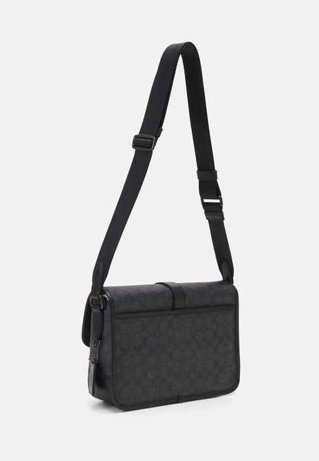 LEAGUE MESSENGER Bag IN SIGNATURE - Crossbody Bag Charcoal signature COACH — Фото, Картинка BAG❤BAG Купить оригинал Украина, Киев, Житомир, Львов, Одесса ❤bag-bag.com.ua