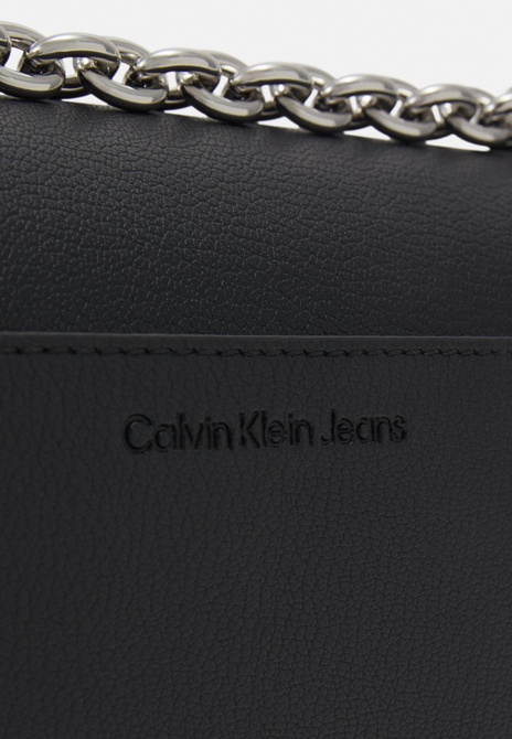 MINIMAL FLAP CONV - Crossbody Bag BLACK Calvin Klein — Фото, Картинка BAG❤BAG Купить оригинал Украина, Киев, Житомир, Львов, Одесса ❤bag-bag.com.ua