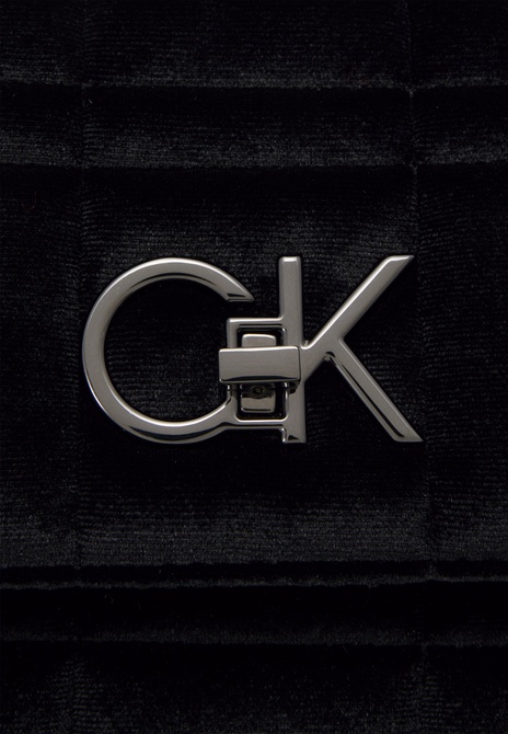 LOCK XBODY - Crossbody Bag BLACK Calvin Klein — Фото, Картинка BAG❤BAG Купить оригинал Украина, Киев, Житомир, Львов, Одесса ❤bag-bag.com.ua