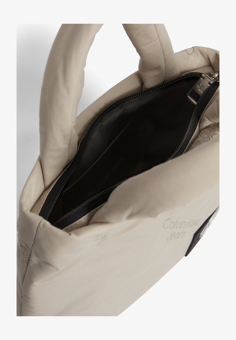 PUFFY AOP MICRO EW - Handbag Flint Calvin Klein — Фото, Картинка BAG❤BAG Купить оригинал Украина, Киев, Житомир, Львов, Одесса ❤bag-bag.com.ua