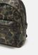 CHARTER BACKPACK IN CAMO UNISEX - Backpack Green / Blue COACH — 4/4 Фото, Картинка BAG❤BAG Купить оригинал Украина, Киев, Житомир, Львов, Одесса ❤bag-bag.com.ua