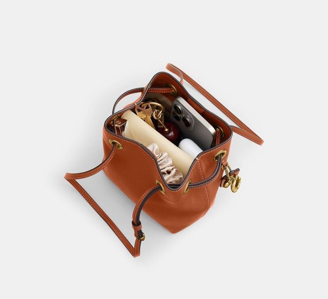 COACH Jade Drawstring Bag Brass / Amber Brown CER84 &mdash; фото 4 из 8