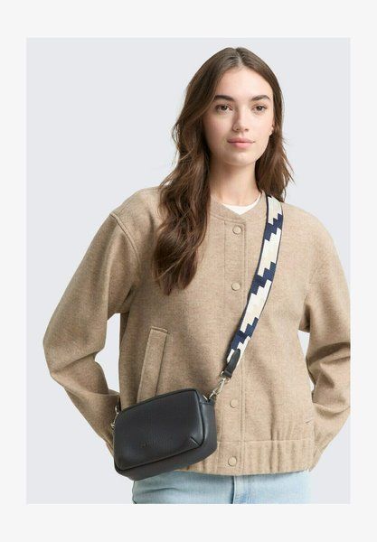 TOM TAILOR Cross Body Bag Dark Blue Dark Blue BG129562TTD &mdash; фото 1 з 6