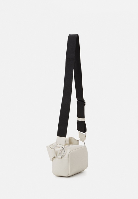 BOLD CAMERA Bag - Crossbody Bag Offwhite TOMMY HILFIGER — Фото, Картинка BAG❤BAG Купить оригинал Украина, Киев, Житомир, Львов, Одесса ❤bag-bag.com.ua