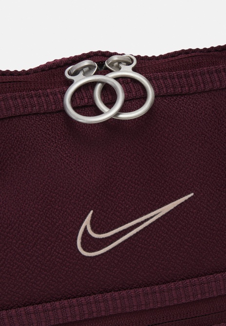 ONE - Sports Bag Night maroon Nike — Фото, Картинка BAG❤BAG Купить оригинал Украина, Киев, Житомир, Львов, Одесса ❤bag-bag.com.ua