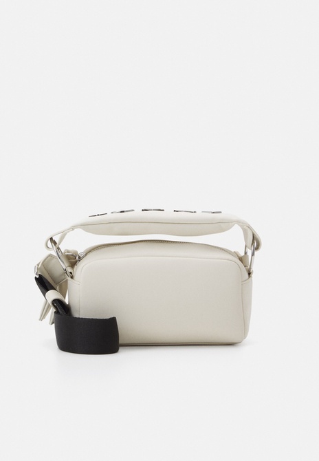 BOLD CAMERA Bag - Crossbody Bag Offwhite TOMMY HILFIGER — Фото, Картинка BAG❤BAG Купить оригинал Украина, Киев, Житомир, Львов, Одесса ❤bag-bag.com.ua