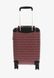 WILDER TRAVEL 4 ROLLEN - Luggage Merlot logo GUESS — 2/2 Фото, Картинка BAG❤BAG Придбати оригінал Україна, Київ, Житомир, Львів, Одеса ❤bag-bag.com.ua