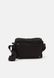 ZIP CROSSBODY UNISEX - Crossbody Bag Regular black Levis — 1/4 Фото, Картинка BAG❤BAG Купить оригинал Украина, Киев, Житомир, Львов, Одесса ❤bag-bag.com.ua