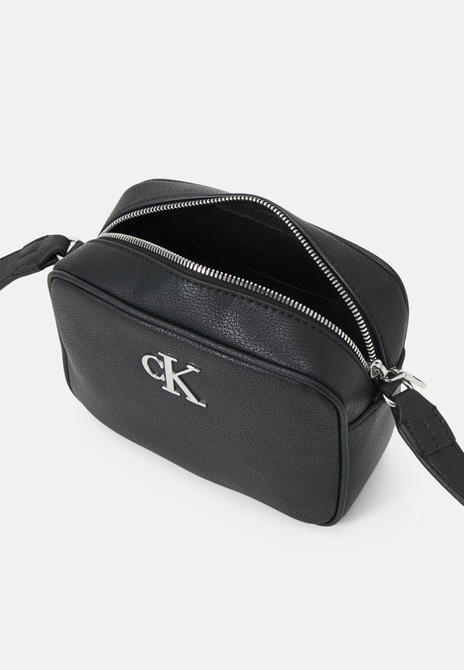 CAMERA Bag - Crossbody Bag BLACK Calvin Klein — Фото, Картинка BAG❤BAG Купить оригинал Украина, Киев, Житомир, Львов, Одесса ❤bag-bag.com.ua