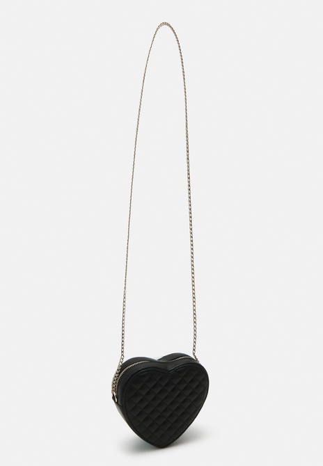 RIANEE QUILT - Crossbody Bag BLACK GUESS — Фото, Картинка BAG❤BAG Купить оригинал Украина, Киев, Житомир, Львов, Одесса ❤bag-bag.com.ua