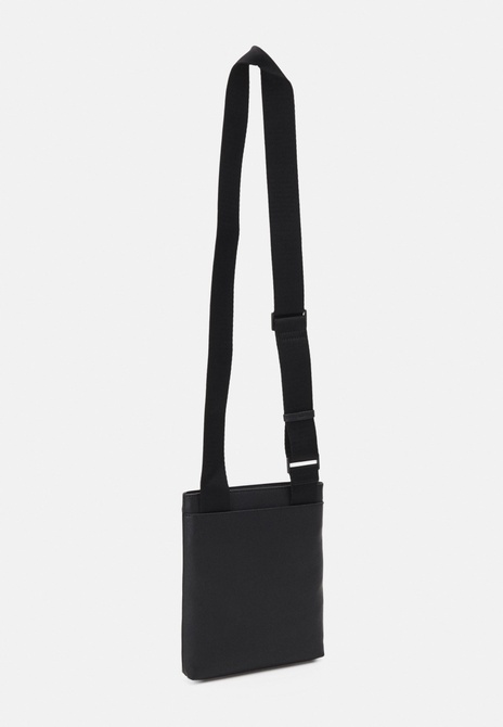 FLATPACK UNISEX - Crossbody Bag BLACK Calvin Klein — Фото, Картинка BAG❤BAG Купить оригинал Украина, Киев, Житомир, Львов, Одесса ❤bag-bag.com.ua