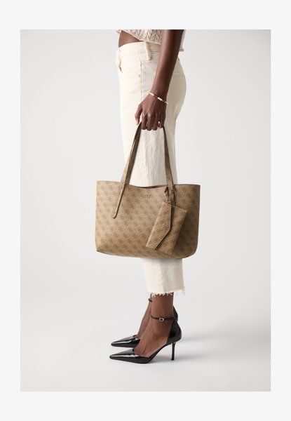 GUESS Brenton Tote Set Clutch Latte Logo Latte logo HWLG9648230 &mdash; фото 1 з 8