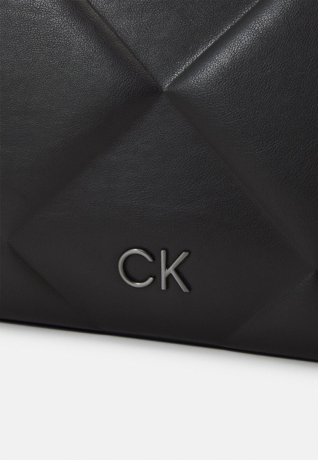 QUILT SHOULDER Bag - Handbag BLACK Calvin Klein — Фото, Картинка BAG❤BAG Купить оригинал Украина, Киев, Житомир, Львов, Одесса ❤bag-bag.com.ua