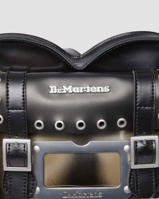 Dr. Martens Brush Off Leather Heart Shaped Bag Khaki black AD015772 &mdash; фото 5 з 9
