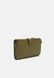 MICHAEL KORS JET SET WRISTLET - Wallet SMOKEY OLIVE BG.MMK.95881 &mdash; фото 2 из 5