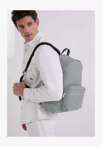 KARL LAGERFELD Backpack Mirage Grey Mirage Grey BG121654KARL &mdash; фото 1 из 5