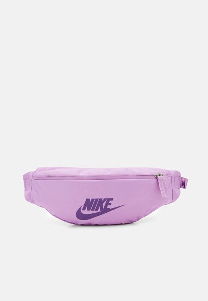 HERITAGE UNISEX - Belt Bag Rush fuchsia / Disco purple Nike — Фото, Картинка BAG❤BAG Купить оригинал Украина, Киев, Житомир, Львов, Одесса ❤bag-bag.com.ua
