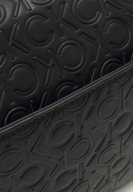 LOCK SHOULDER Bag - Crossbody Bag BLACK Calvin Klein — Фото, Картинка BAG❤BAG Купить оригинал Украина, Киев, Житомир, Львов, Одесса ❤bag-bag.com.ua
