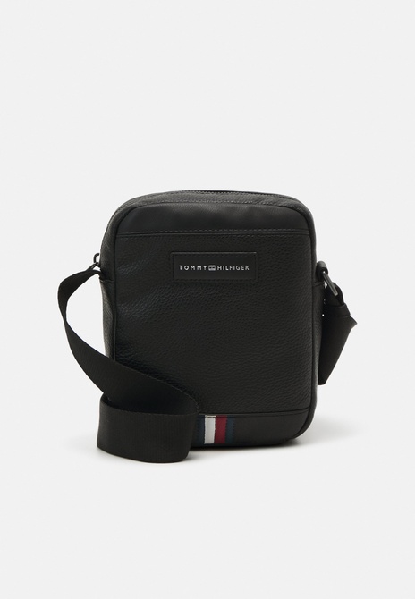 BUSINESS MINI REPORTER UNISEX - Crossbody Bag BLACK TOMMY HILFIGER — Фото, Картинка BAG❤BAG Купить оригинал Украина, Киев, Житомир, Львов, Одесса ❤bag-bag.com.ua