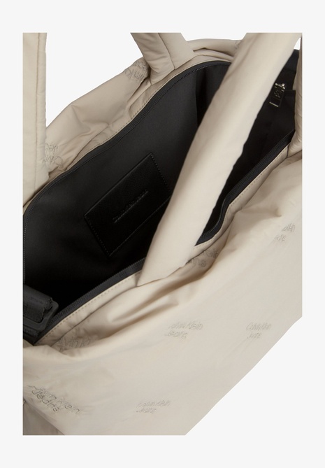 PUFFY AOP XL - Tote Bag Flint Calvin Klein — Фото, Картинка BAG❤BAG Купить оригинал Украина, Киев, Житомир, Львов, Одесса ❤bag-bag.com.ua