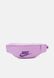 HERITAGE UNISEX - Belt Bag Rush fuchsia / Disco purple Nike — 1/6 Фото, Картинка BAG❤BAG Купить оригинал Украина, Киев, Житомир, Львов, Одесса ❤bag-bag.com.ua