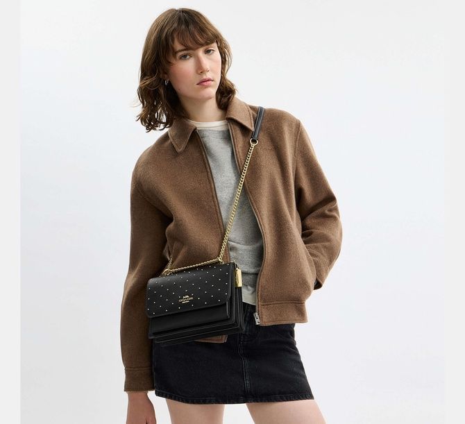 COACH Klare Crossbody Bag With Rivets GOLD / BLACK CBH93 &mdash; фото 2 из 9